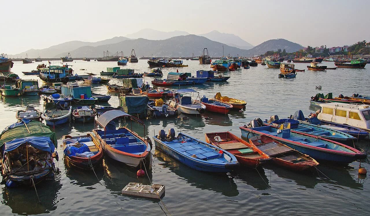 Cheung Chau Day Trip With Kids: Ferry Times, Beaches, and a Full Itinerary